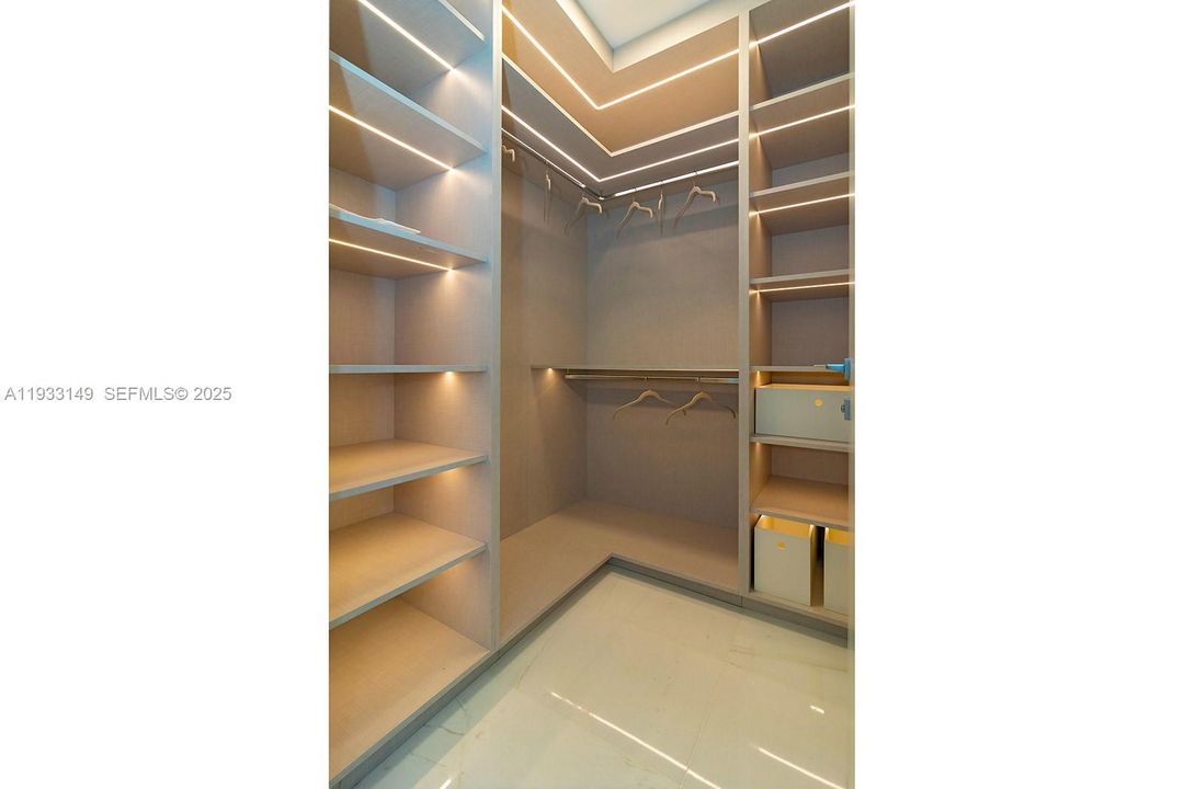 For Sale: $6,950,000 (5 beds, 5 baths, 3560 Square Feet)