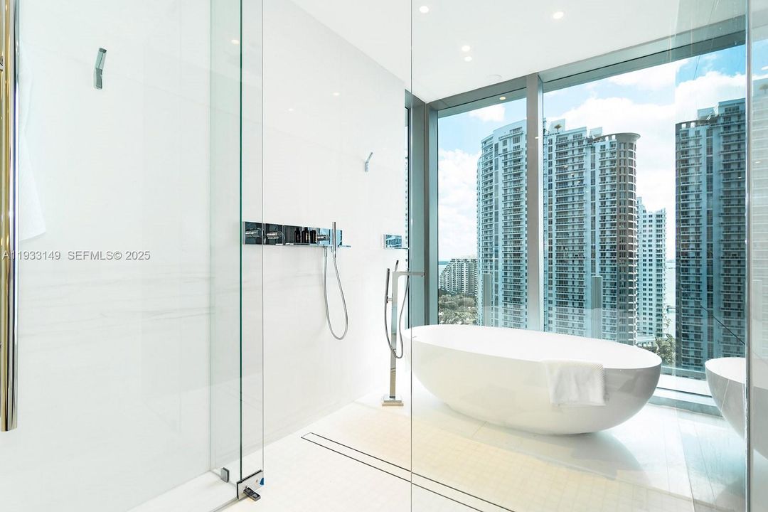 For Sale: $6,950,000 (5 beds, 5 baths, 3560 Square Feet)