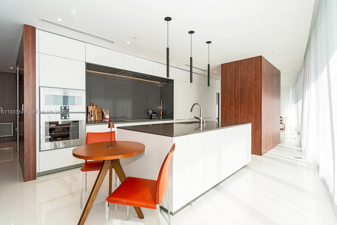 For Sale: $6,950,000 (5 beds, 5 baths, 3560 Square Feet)