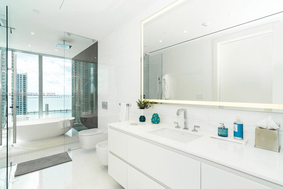 For Sale: $6,950,000 (5 beds, 5 baths, 3560 Square Feet)