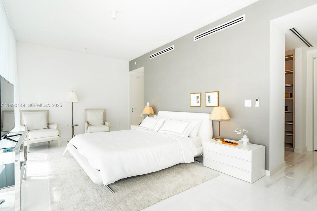 For Sale: $6,950,000 (5 beds, 5 baths, 3560 Square Feet)