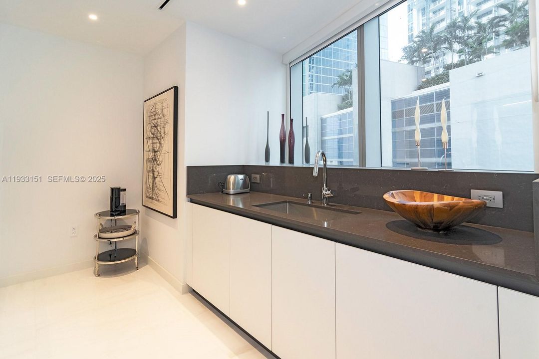 For Sale: $995,000 (0 beds, 1 baths, 618 Square Feet)