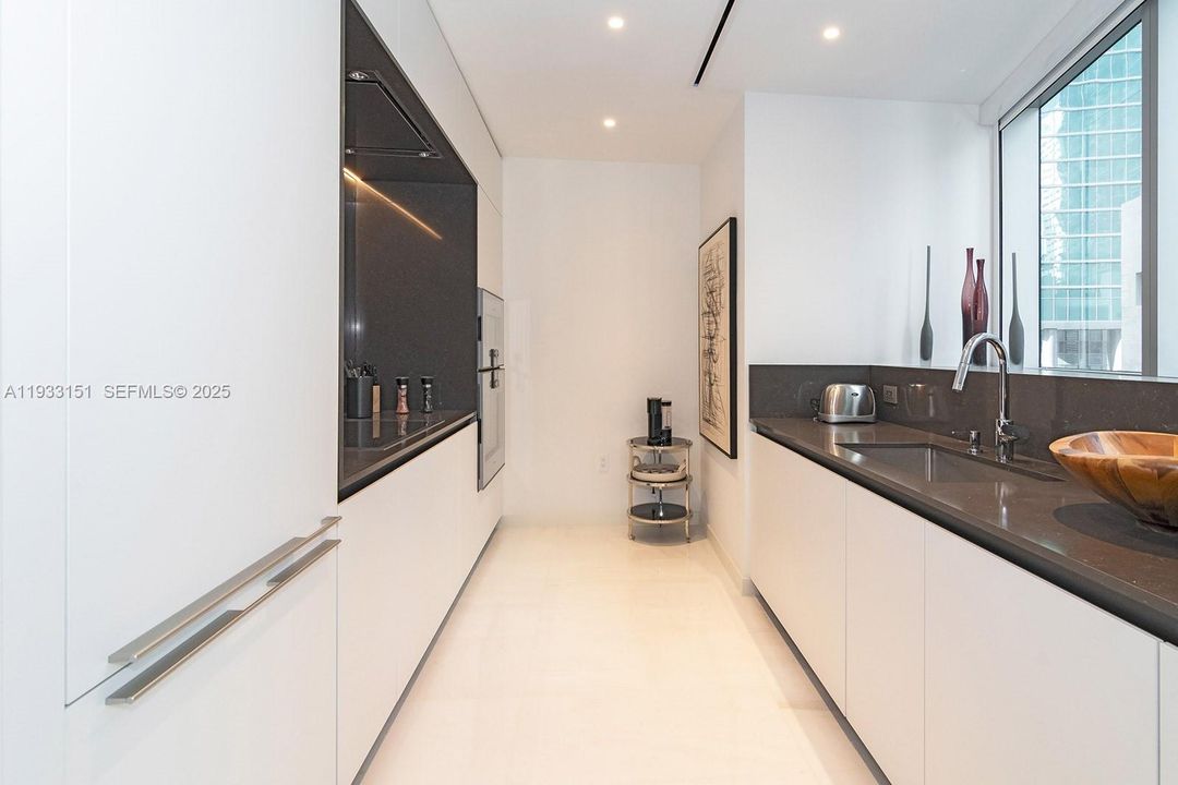 For Sale: $995,000 (0 beds, 1 baths, 618 Square Feet)