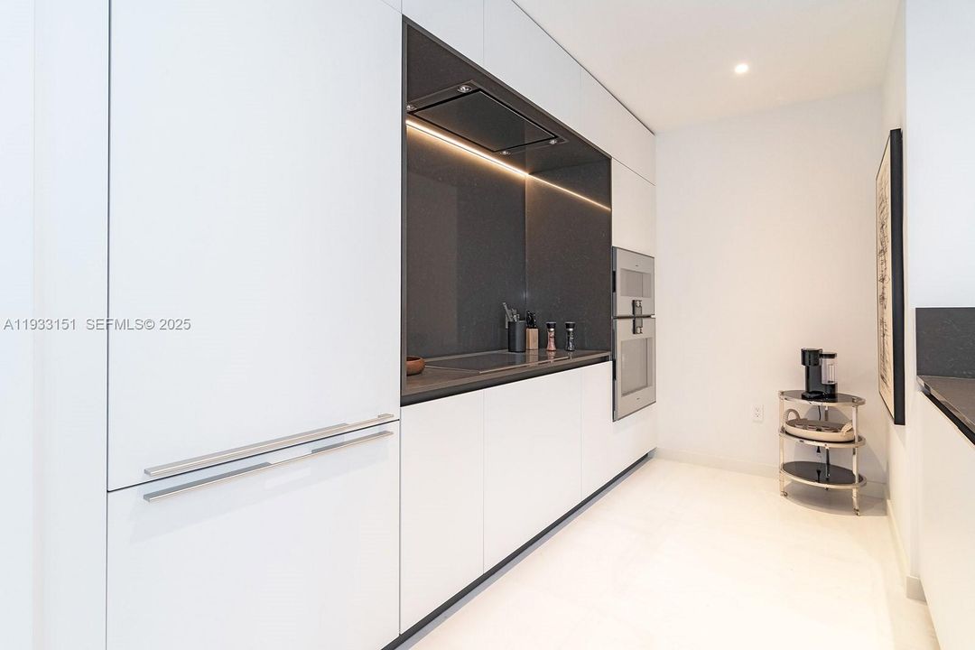 For Sale: $995,000 (0 beds, 1 baths, 618 Square Feet)