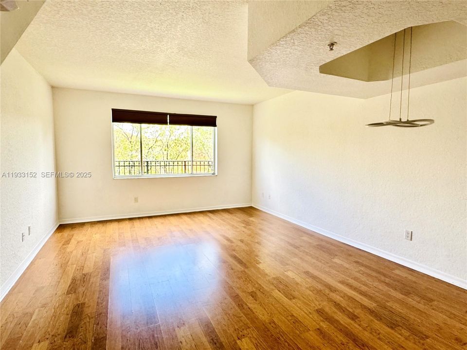 出租: $2,600 (3 贝兹, 3 浴室, 1409 平方英尺)