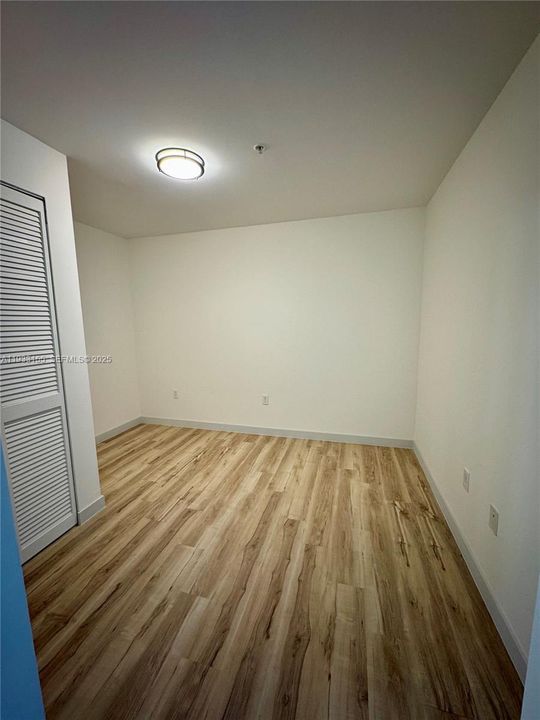 出租: $5,000 (1 贝兹, 1 浴室, 824 平方英尺)