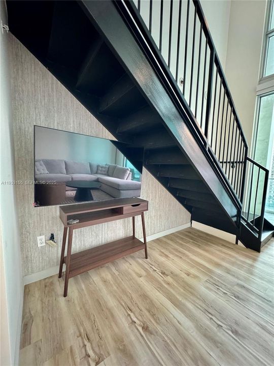 出租: $5,000 (1 贝兹, 1 浴室, 824 平方英尺)