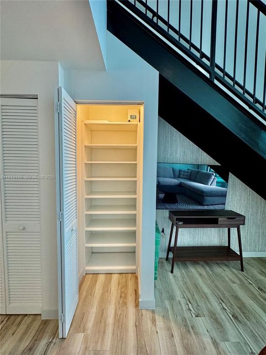 出租: $5,000 (1 贝兹, 1 浴室, 824 平方英尺)