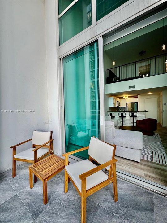 出租: $5,000 (1 贝兹, 1 浴室, 824 平方英尺)