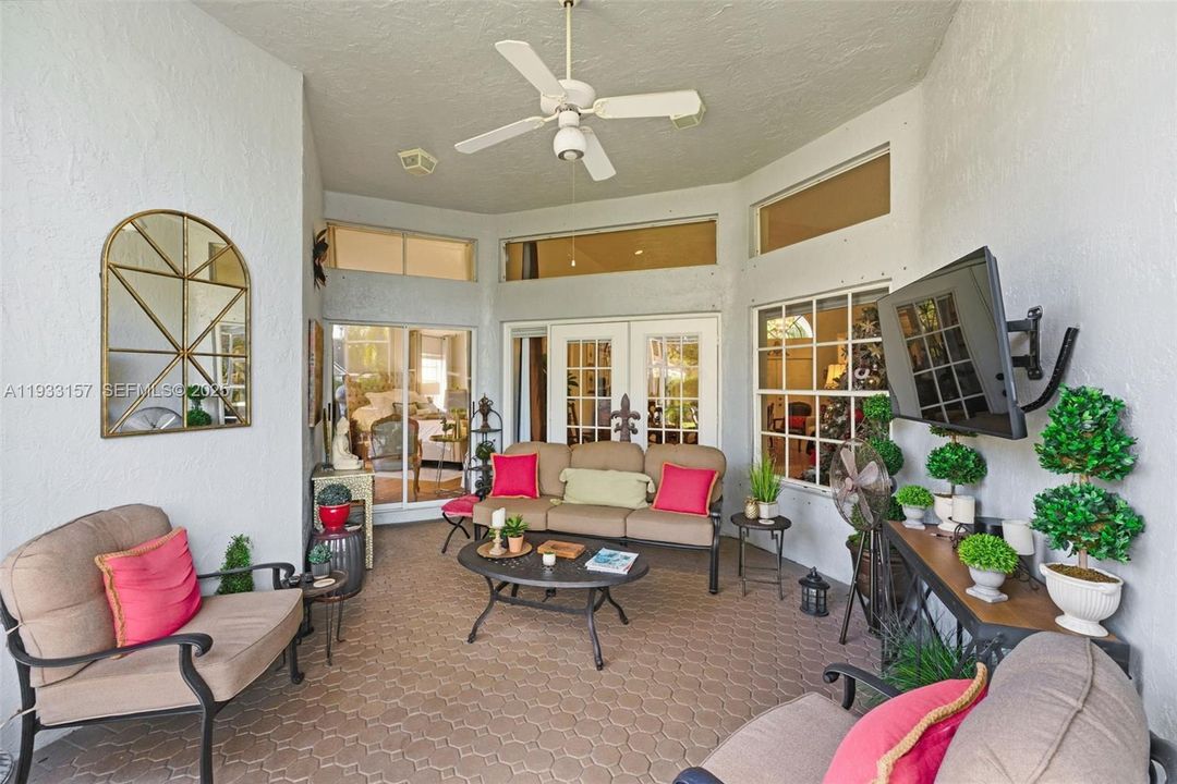 For Sale: $840,000 (4 beds, 2 baths, 2324 Square Feet)