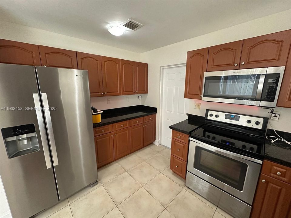 For Rent: $2,600 (3 beds, 2 baths, 1520 Square Feet)