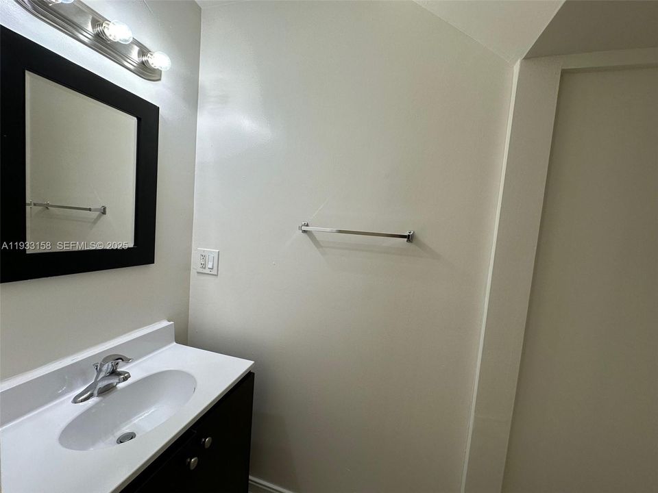 For Rent: $2,600 (3 beds, 2 baths, 1520 Square Feet)