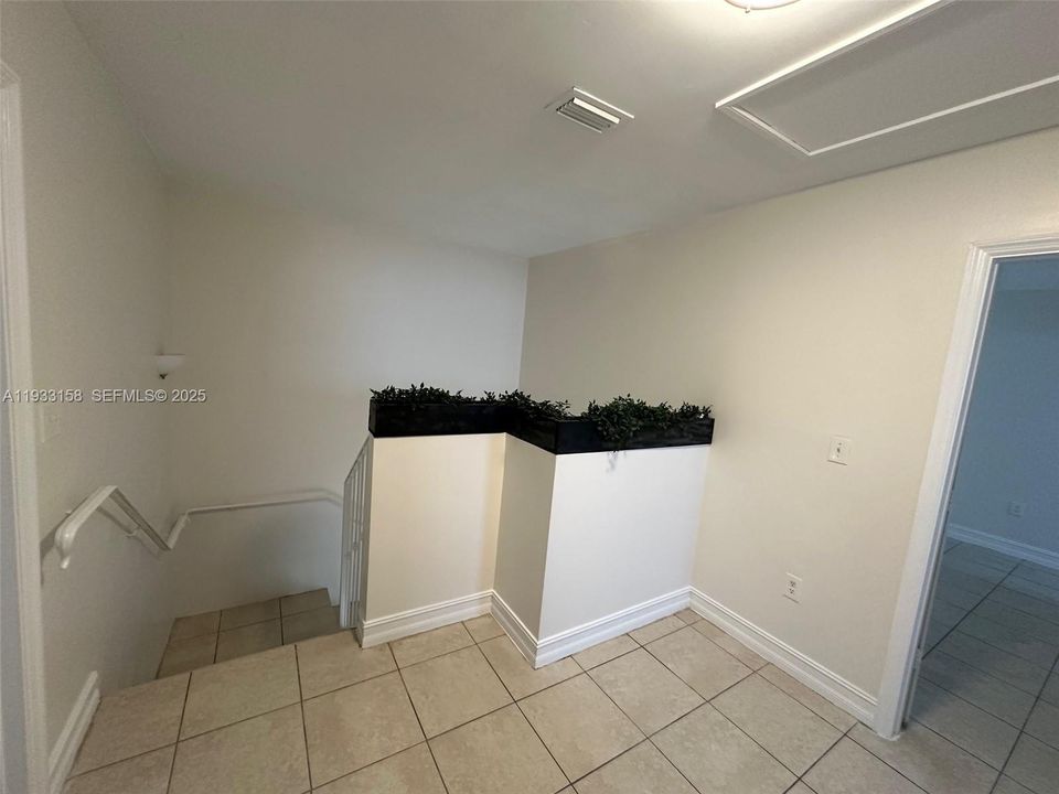 For Rent: $2,600 (3 beds, 2 baths, 1520 Square Feet)