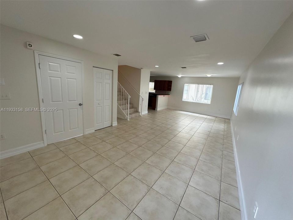 For Rent: $2,600 (3 beds, 2 baths, 1520 Square Feet)