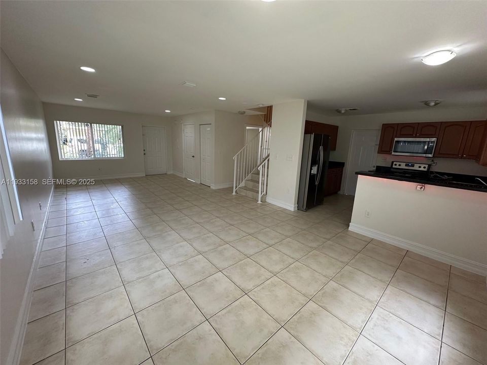 For Rent: $2,600 (3 beds, 2 baths, 1520 Square Feet)