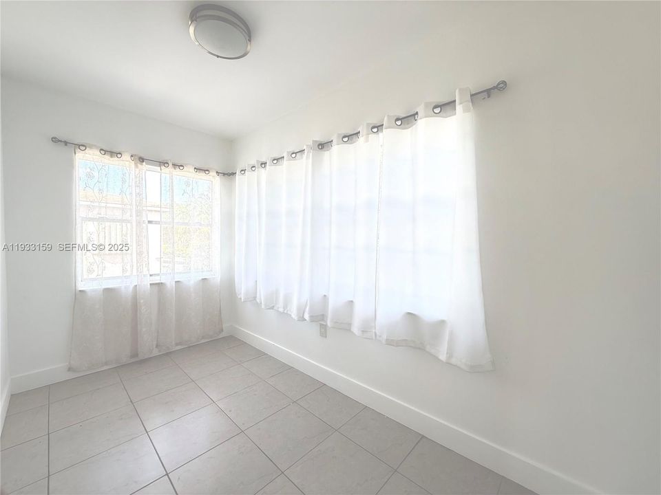 В аренду: $2,650 (3 спален, 1 ванн, 2654 Квадратных фут)