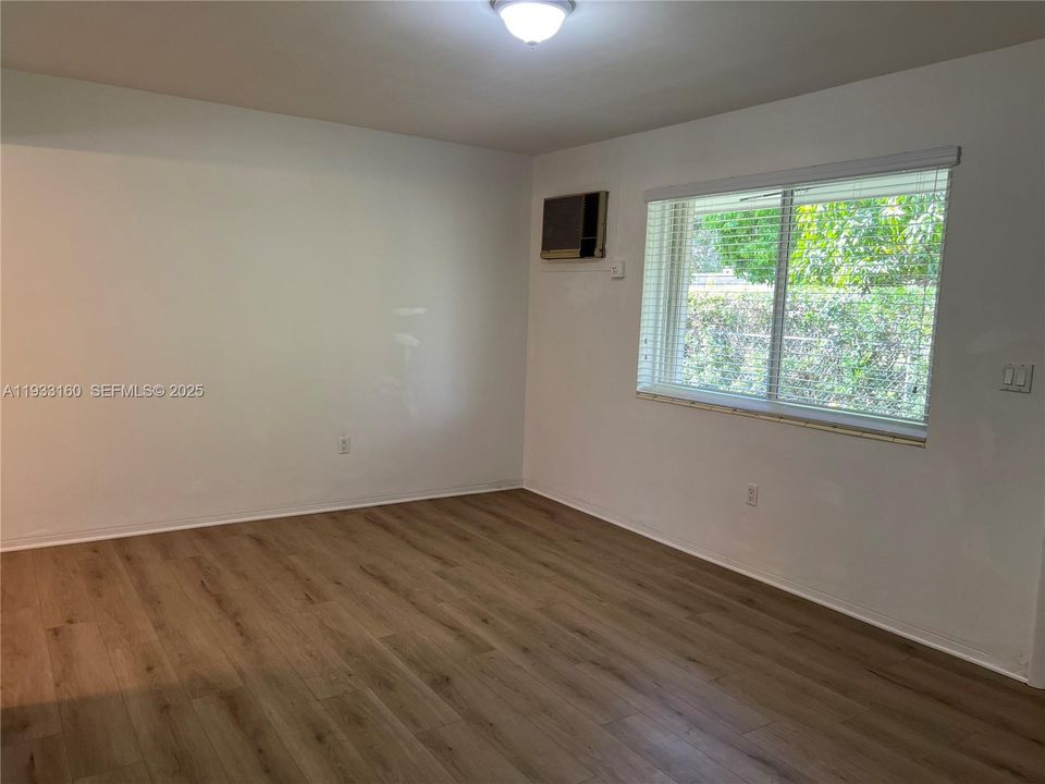 В аренду: $1,850 (2 спален, 1 ванн, 792 Квадратных фут)