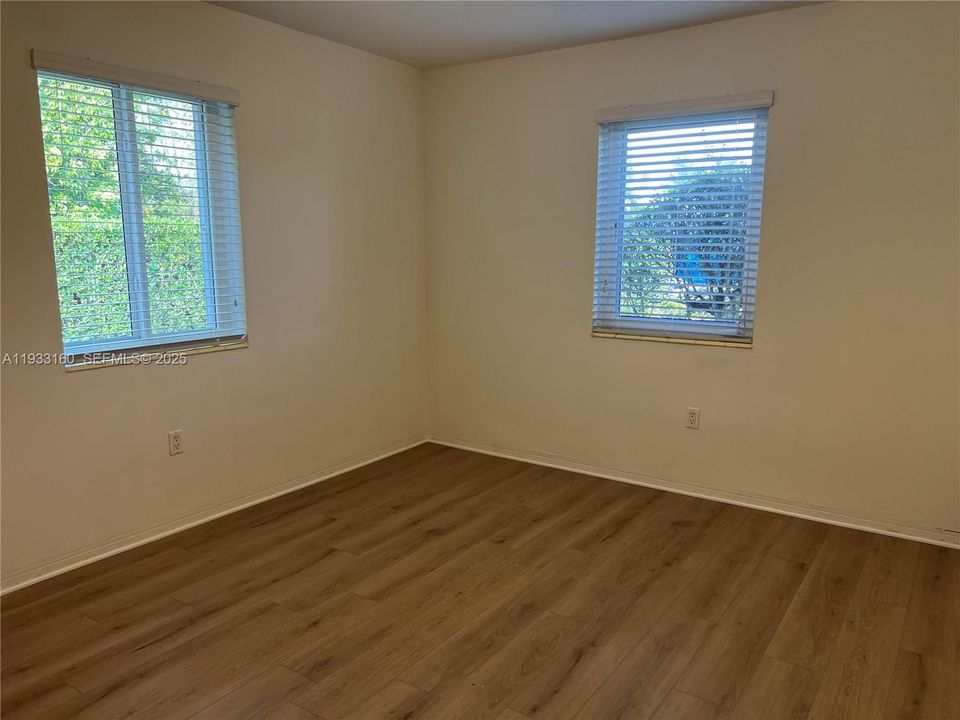 В аренду: $1,850 (2 спален, 1 ванн, 792 Квадратных фут)