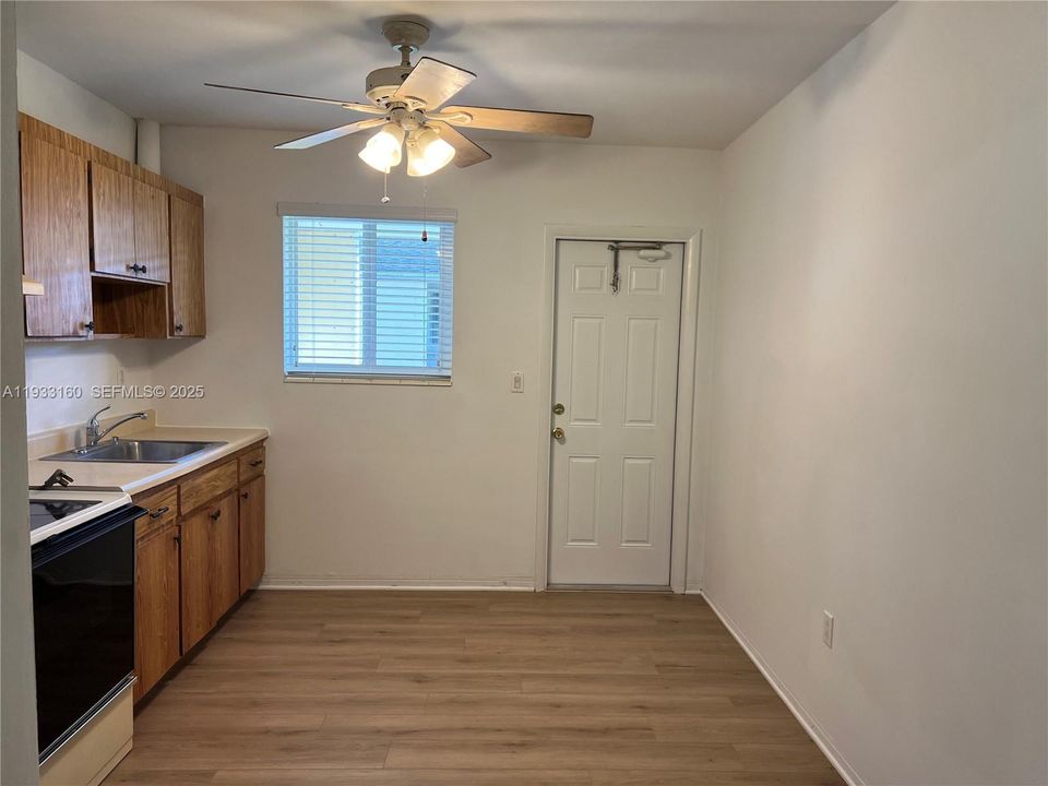 В аренду: $1,850 (2 спален, 1 ванн, 792 Квадратных фут)