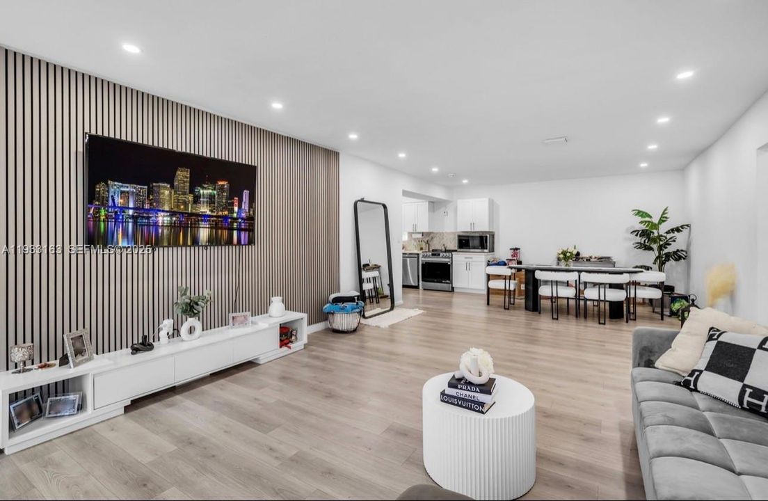 En Renta: $4,500 (4 camas, 3 baños, 1754 Pies cuadrados)