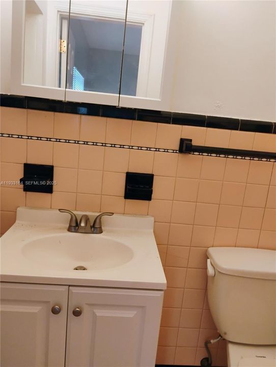 For Rent: $1,400 (1 beds, 1 baths, 324 Square Feet)