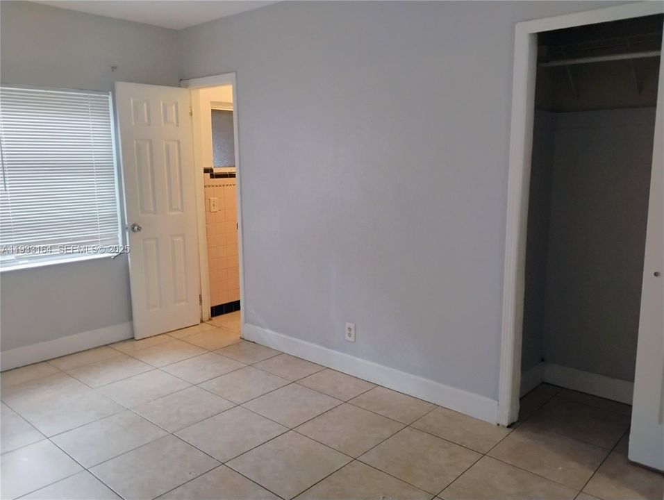For Rent: $1,400 (1 beds, 1 baths, 324 Square Feet)