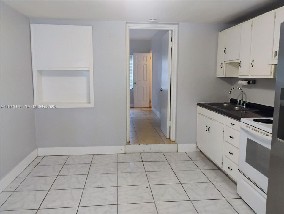 For Rent: $1,400 (1 beds, 1 baths, 324 Square Feet)