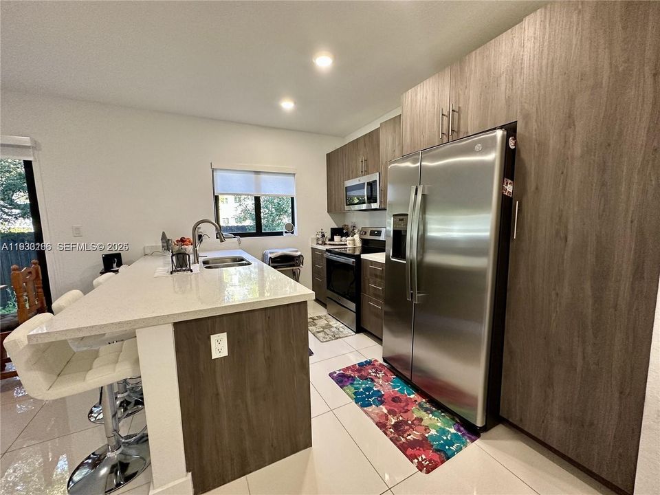 En Venta: $579,000 (5 camas, 4 baños, 1902 Pies cuadrados)