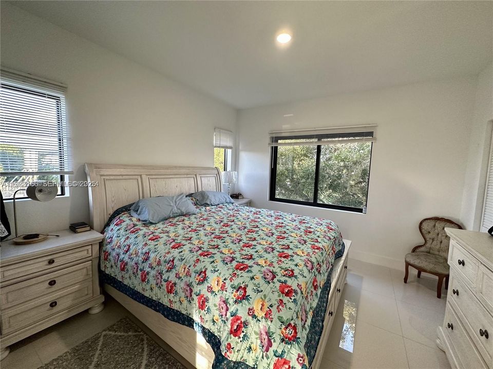 En Venta: $579,000 (5 camas, 4 baños, 1902 Pies cuadrados)