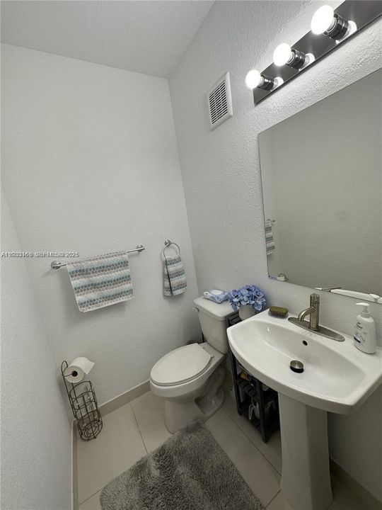 En Venta: $579,000 (5 camas, 4 baños, 1902 Pies cuadrados)