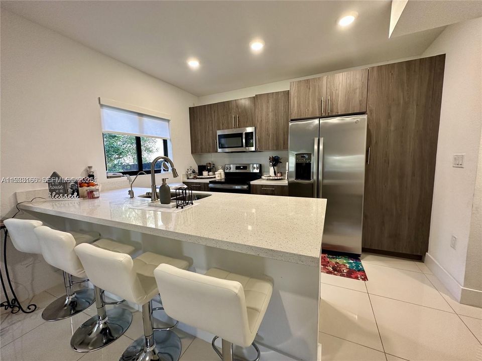 En Venta: $579,000 (5 camas, 4 baños, 1902 Pies cuadrados)