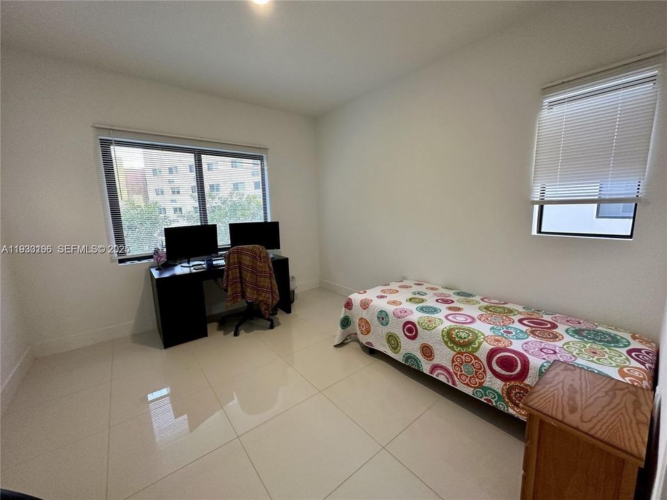 En Venta: $579,000 (5 camas, 4 baños, 1902 Pies cuadrados)