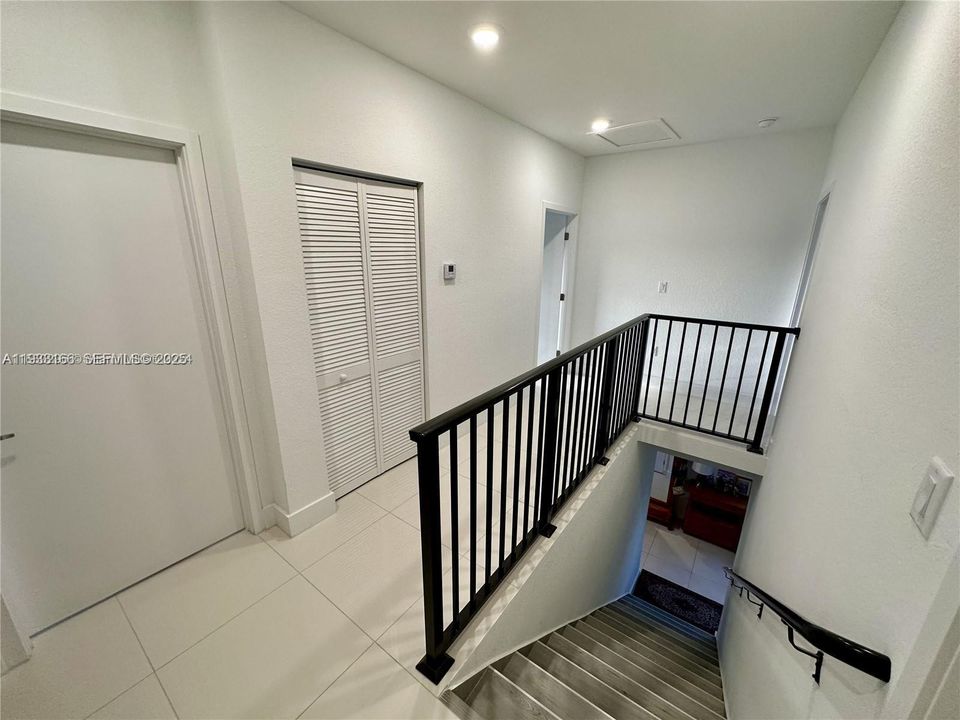 En Venta: $579,000 (5 camas, 4 baños, 1902 Pies cuadrados)