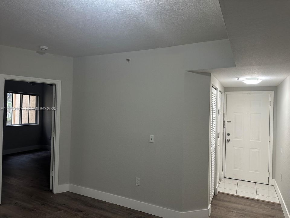 For Rent: $2,200 (2 beds, 2 baths, 966 Square Feet)