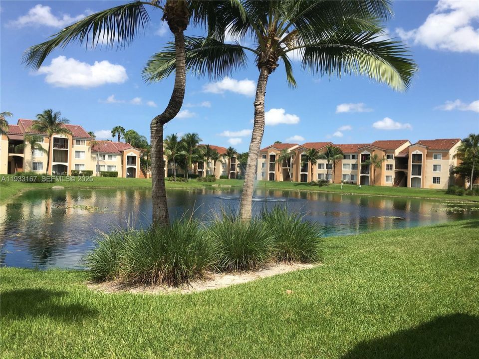 For Rent: $2,200 (2 beds, 2 baths, 966 Square Feet)