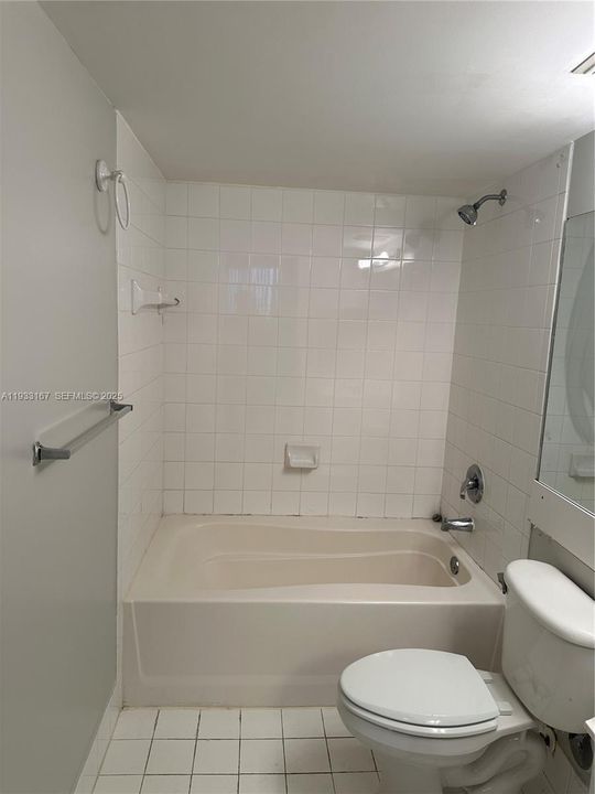 For Rent: $2,200 (2 beds, 2 baths, 966 Square Feet)