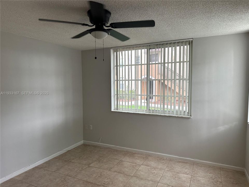 For Rent: $2,200 (2 beds, 2 baths, 966 Square Feet)
