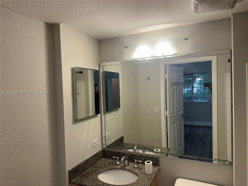 For Rent: $2,200 (2 beds, 2 baths, 966 Square Feet)