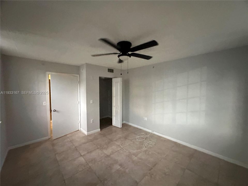 For Rent: $2,200 (2 beds, 2 baths, 966 Square Feet)