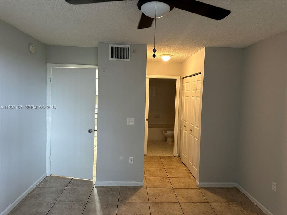 For Rent: $2,200 (2 beds, 2 baths, 966 Square Feet)