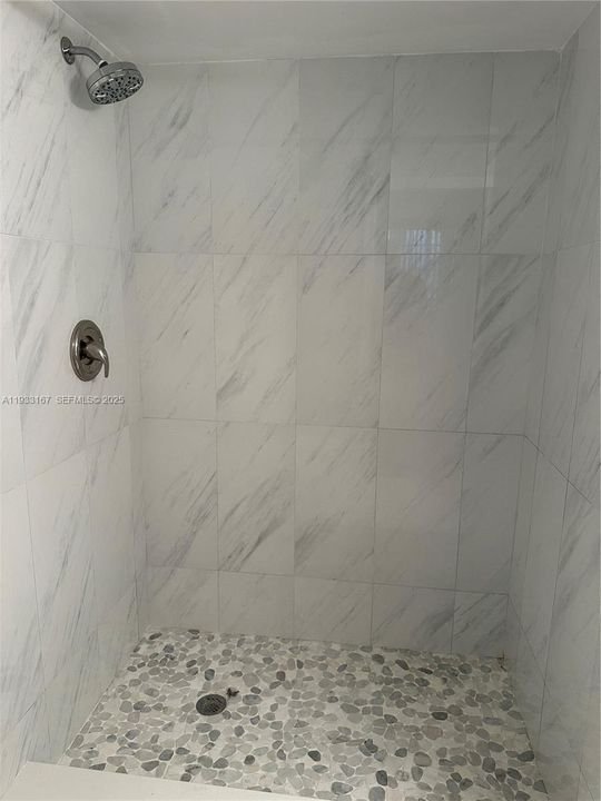 For Rent: $2,200 (2 beds, 2 baths, 966 Square Feet)