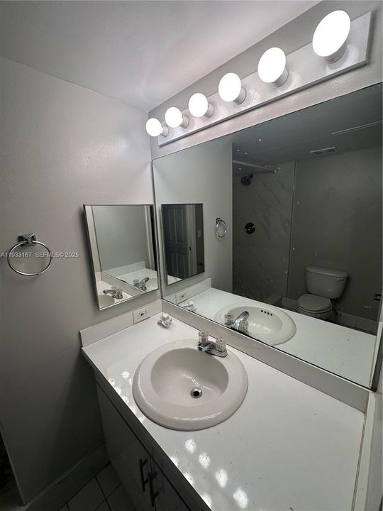 For Rent: $2,200 (2 beds, 2 baths, 966 Square Feet)