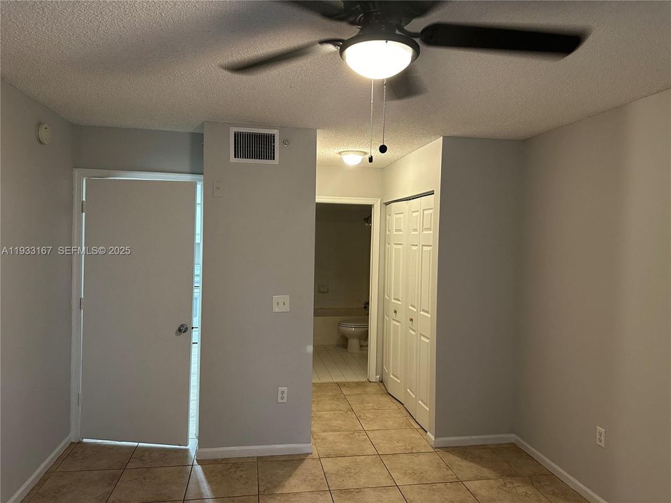 For Rent: $2,200 (2 beds, 2 baths, 966 Square Feet)