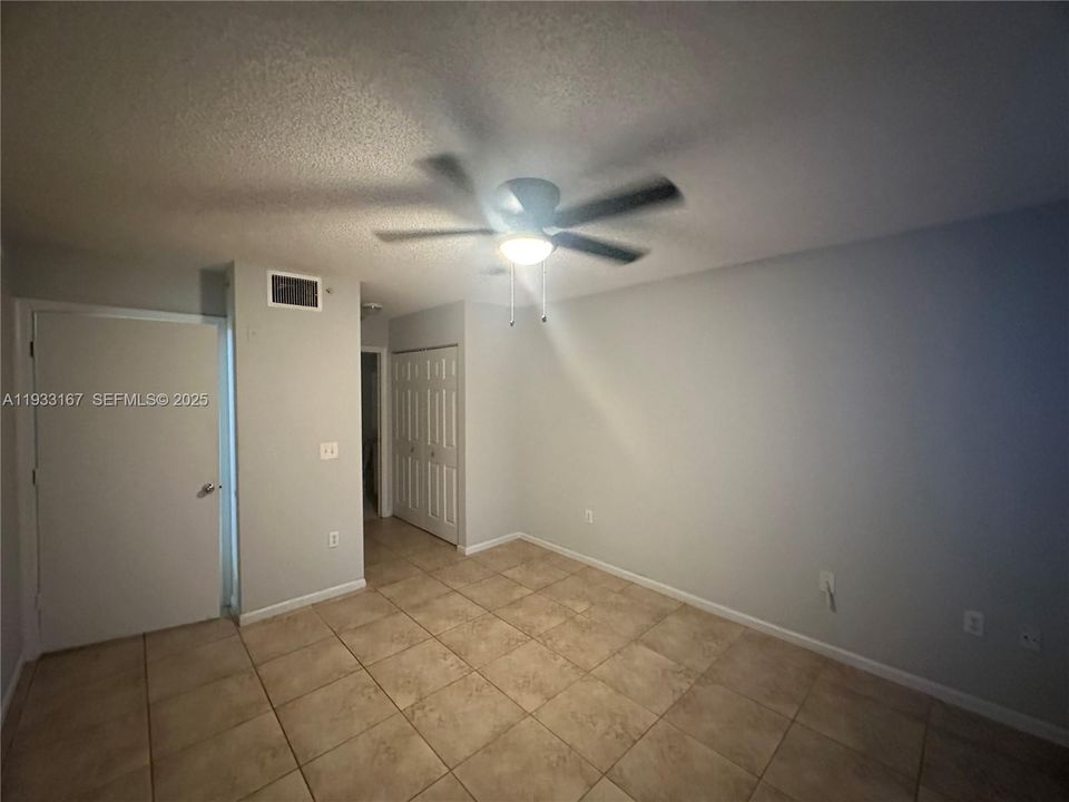 For Rent: $2,200 (2 beds, 2 baths, 966 Square Feet)