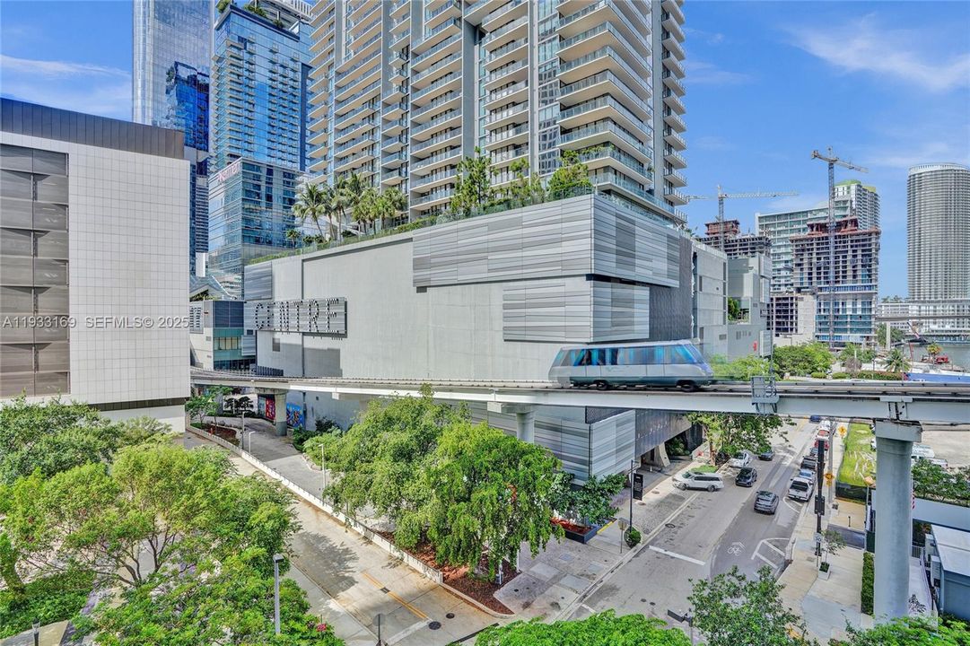 For Sale: $325,000 (0 beds, 1 baths, 545 Square Feet)