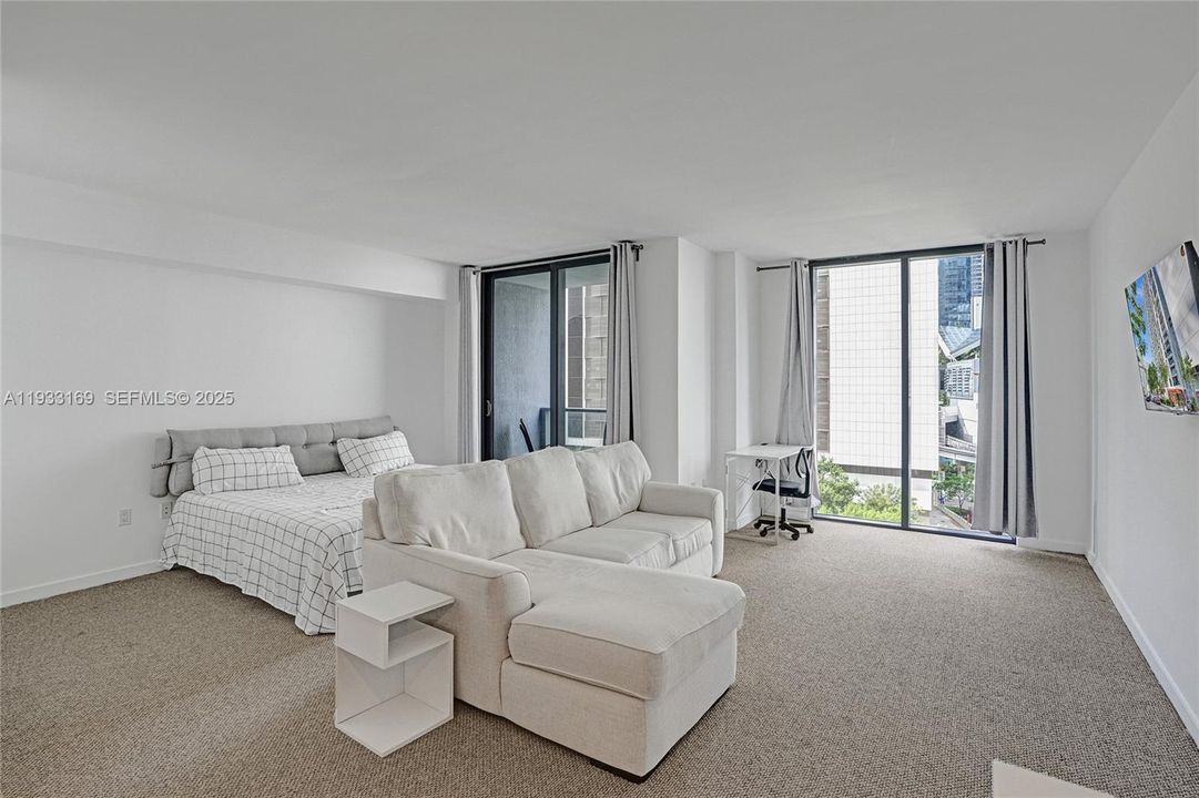 For Sale: $325,000 (0 beds, 1 baths, 545 Square Feet)