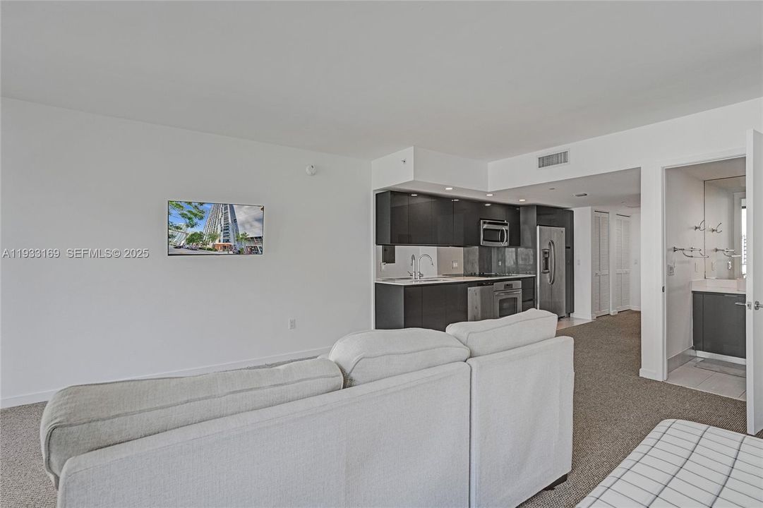 For Sale: $325,000 (0 beds, 1 baths, 545 Square Feet)