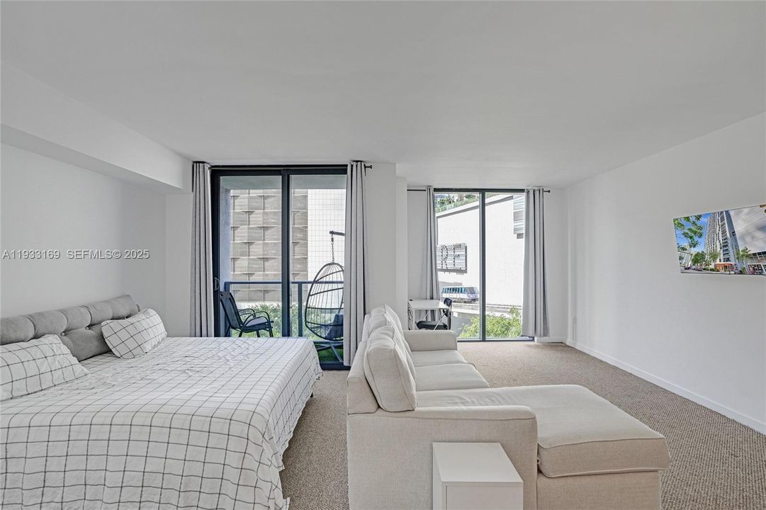 For Sale: $325,000 (0 beds, 1 baths, 545 Square Feet)