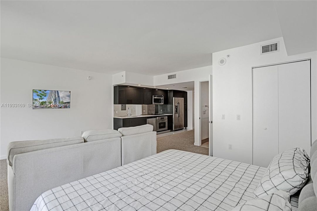 For Sale: $325,000 (0 beds, 1 baths, 545 Square Feet)