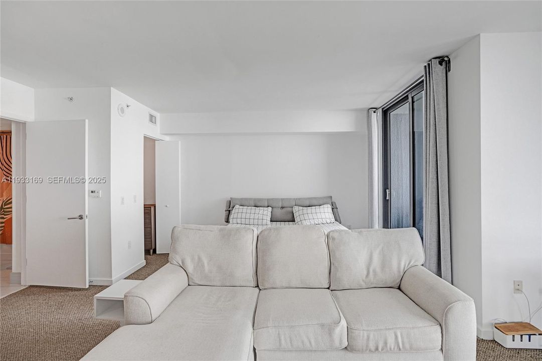 For Sale: $325,000 (0 beds, 1 baths, 545 Square Feet)